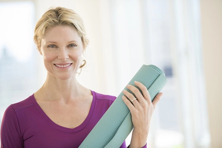 the best no equipment exercises for women over 40 to try at home