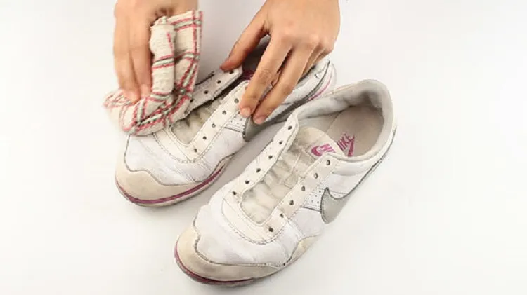 white leather shoes how to remove tomato stains from white shoes
