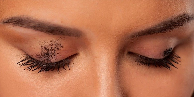 why mascara smudges what are the reasons