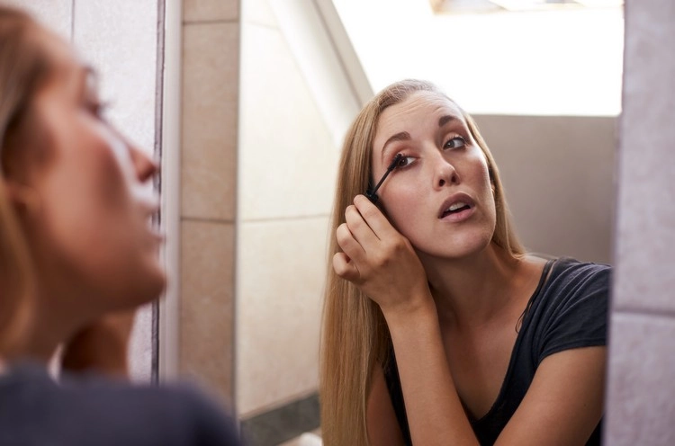 why mascara smudges wrong application