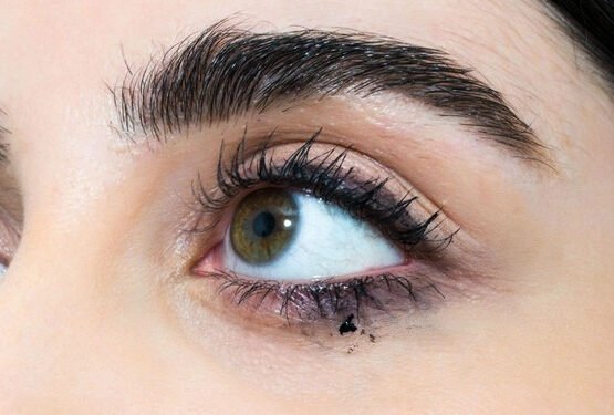 why does my mascara smudge