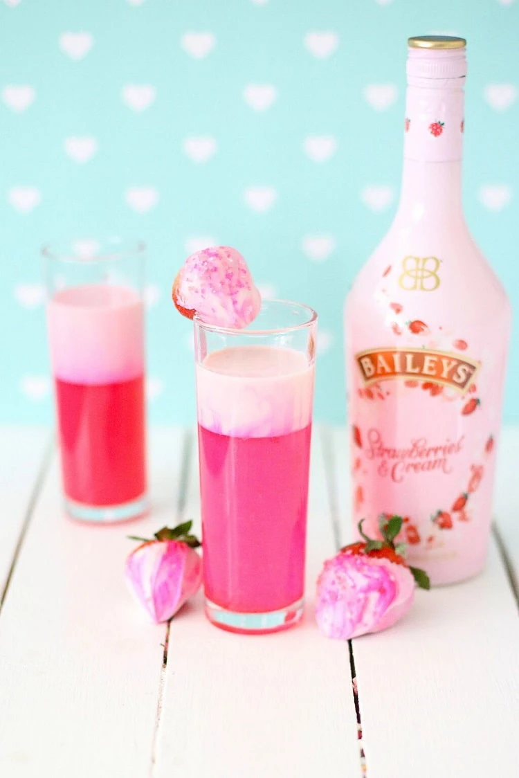 baileys strawberries and cream cocktail summer recipe