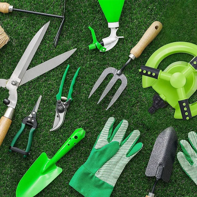 best beginner gardening tools for making holes in earth