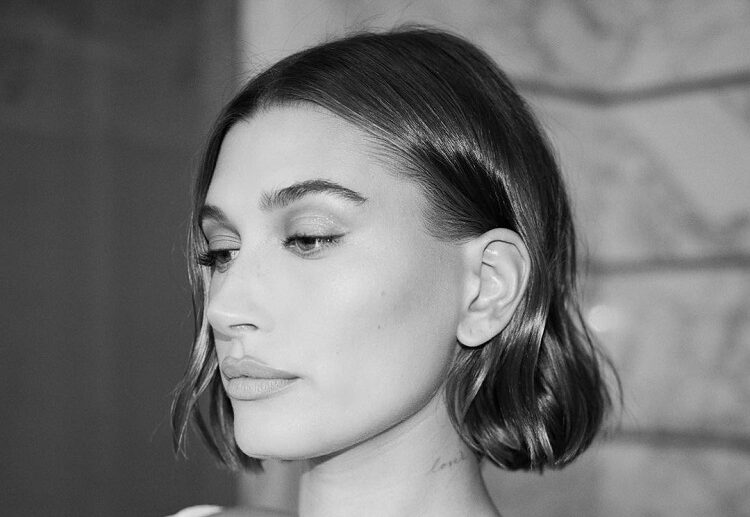 box bob blunt haircut short hairstyle trends summer 2023 hailey bieber