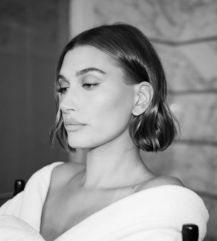 box bob blunt haircut short hairstyle trends summer 2023 hailey bieber