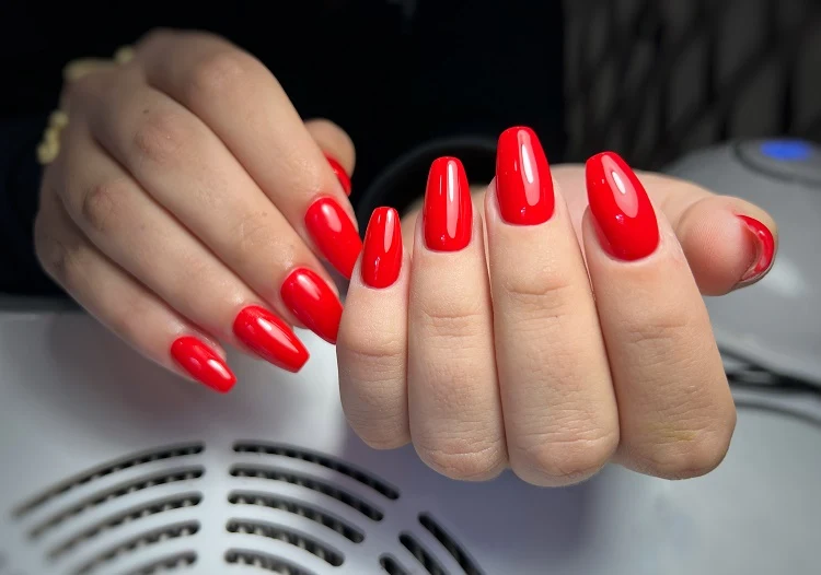 coffin red nails summer 2023