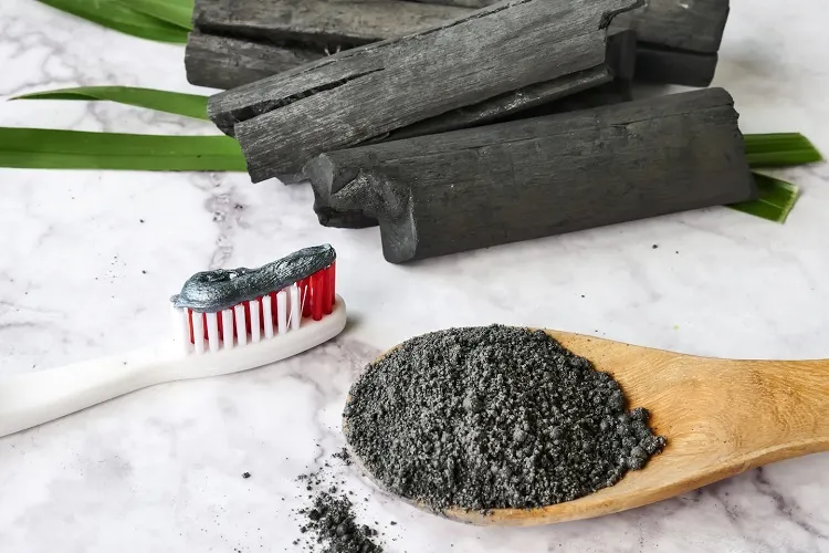 does activated charcoal whiten teeth