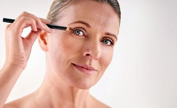 maquillaje de ojos para mujeres mayores errores de maquillaje más grandes para evitar