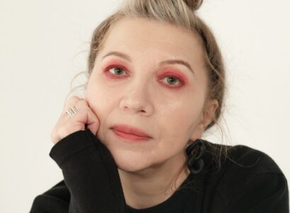 eyeshadow shade to avoid over 50 gray red crimson glitter shimmer glossy eye makeup