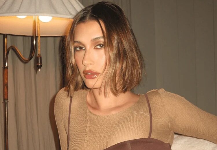 hailey bieber wavy blunt cut bob hairstyle 2023
