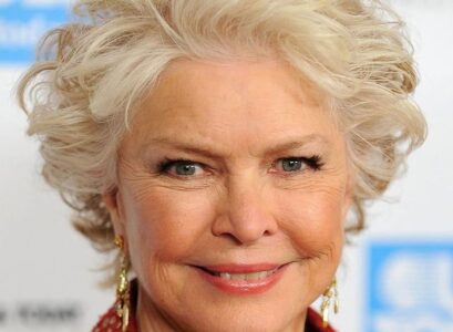 hairstyles for women over 60 with thin hair (1)