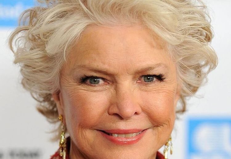 hairstyles for women over 60 with thin hair (1)