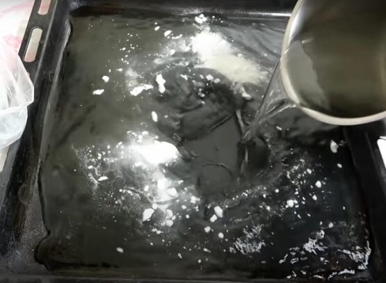 how to clean a badly burnt oven tray with lemon and salt