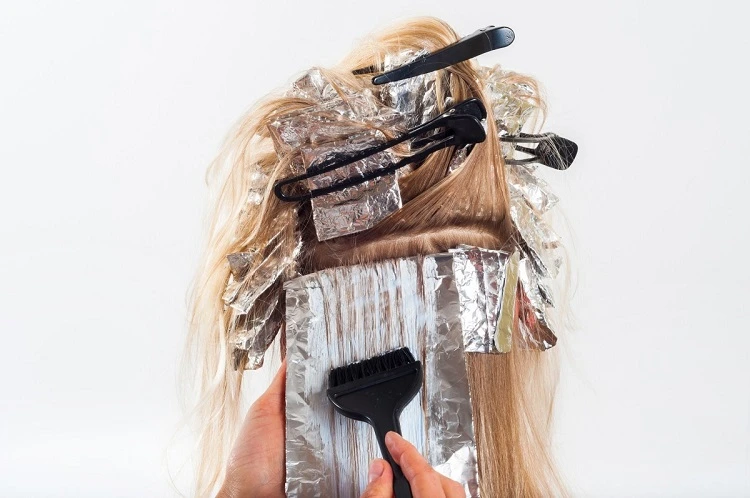 how to color your hair at home using foil