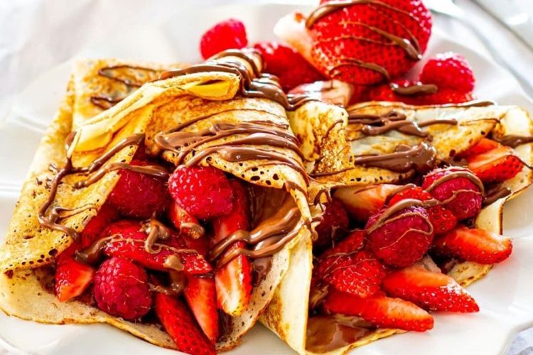 how to make crepes with nutella and strawberries