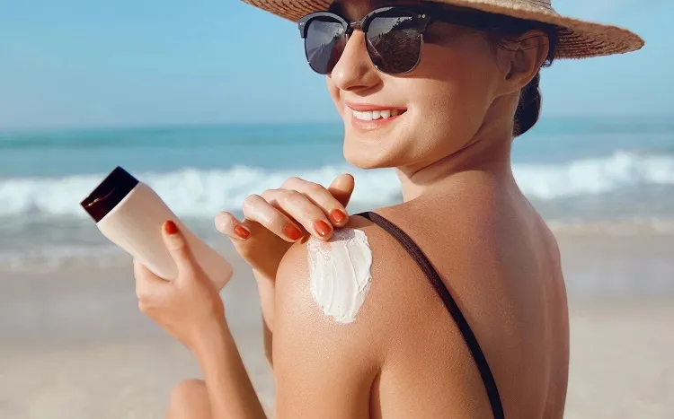 how to prevent sunscreen stains on clothes why does my sunscreen stain my clothes