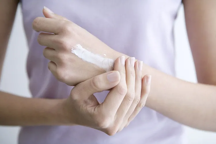 how to treat blisters on hands that popped desinfect and treat covering them