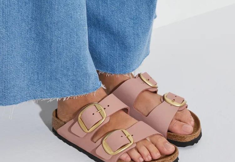 how to wear rose birkenstocks summer shoe trend 2023