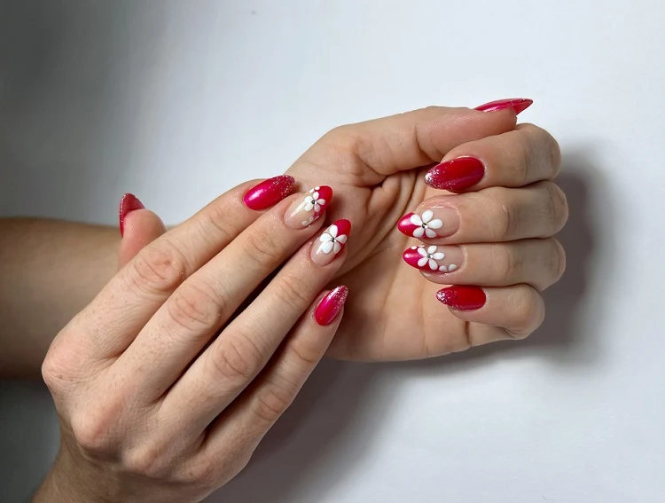 red summer nail ideas 2023 with flowers almond shape