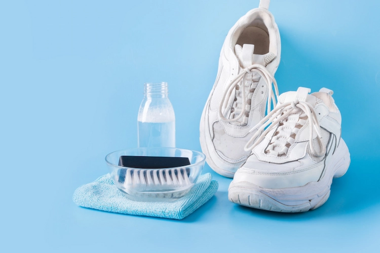 rubbing alcohol can be used to clean shoe insoles