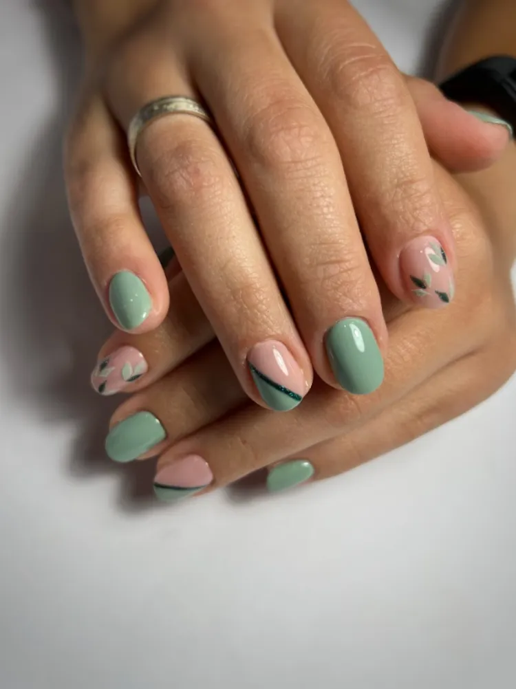 sage green nails earth tones minimalist summer manicure ideas 2023