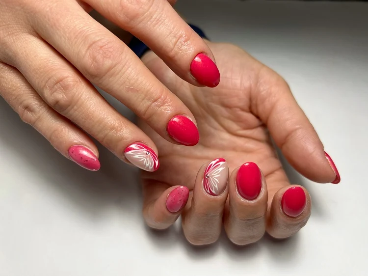 summer nails ideas for women over 50 2023