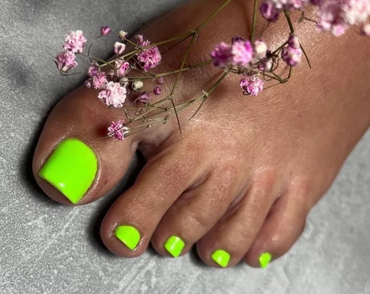 summer neon pedicure for dark skin tone toe nail designs