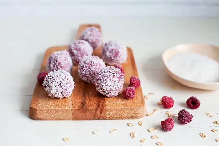 vegan raspberry zinger cake balls oats coconut