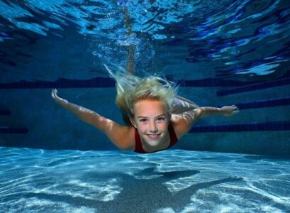 how to clean your swimming pool with chlorine