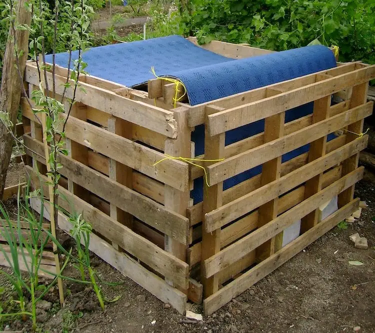 how to make a compost bin from wooden pallets with rope or wire