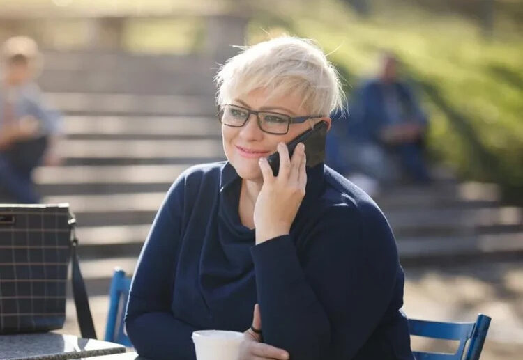 what are the best short hairstyles for plus size women over 50