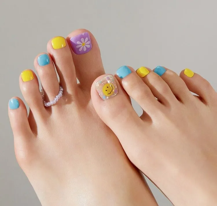 adorable simple pedicure for beginners with nail stickers