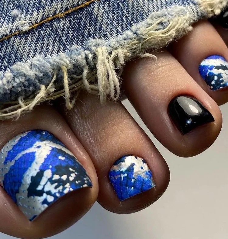 animal print chrome pedicure blue toe nails with black fall season trends colors 2023
