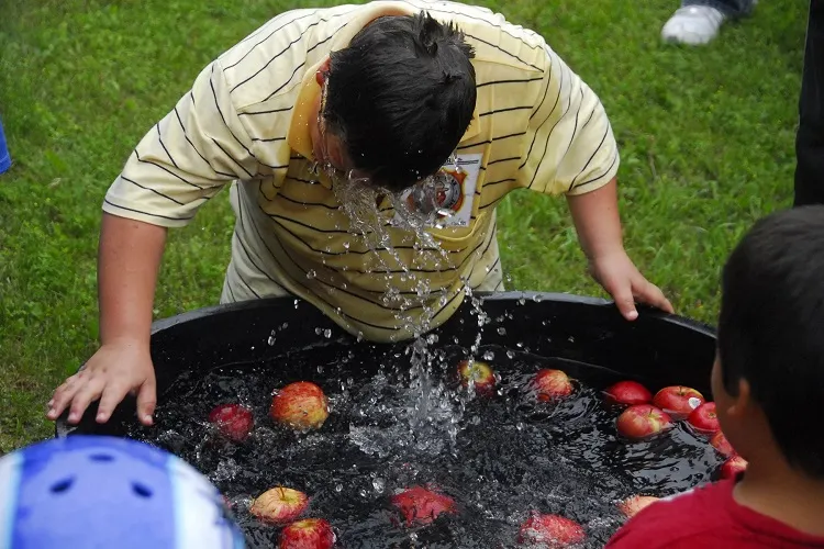 apple bobbing outdoor party games for adults