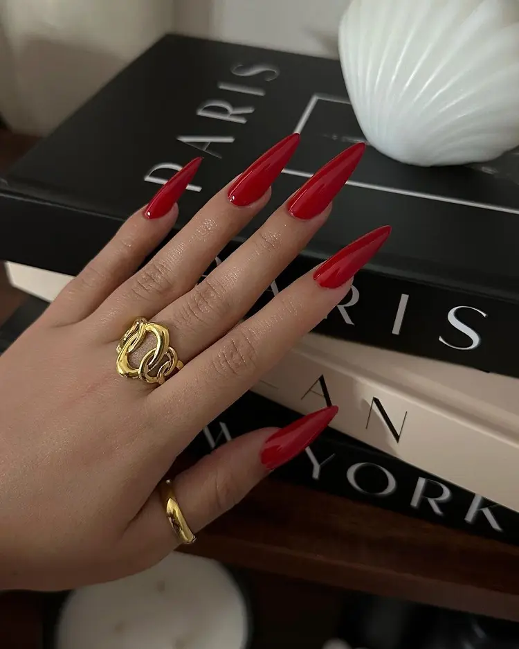 are red nails still in fashion 2023