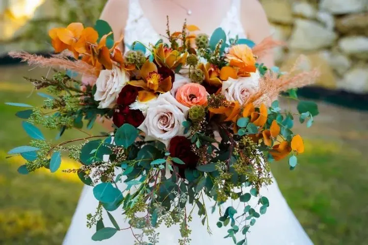 autumn bridal bouquet fall wedding flowers on a budget