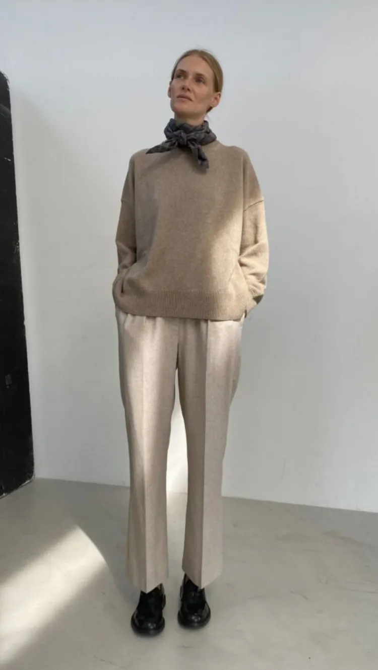 beige fall outfit wool tailored pants sweater black leather loafers scarf monochromatic autumn look 2023