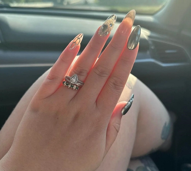 beyonce renaissance tour inspired nails silver manicure designs