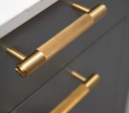 brass textured handles dark kitchen cabinets design 2023