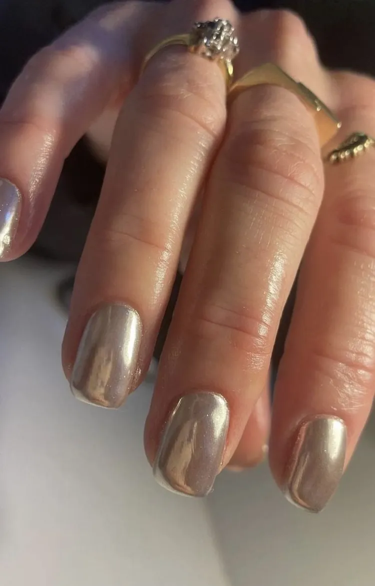 champagne gold chrome nails short square manicure fall 2023