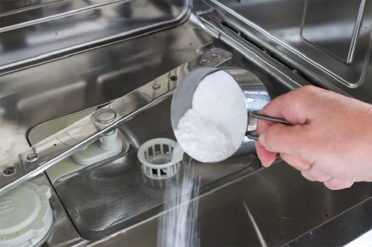 clean dishwasher with vinegar and baking soda solution
