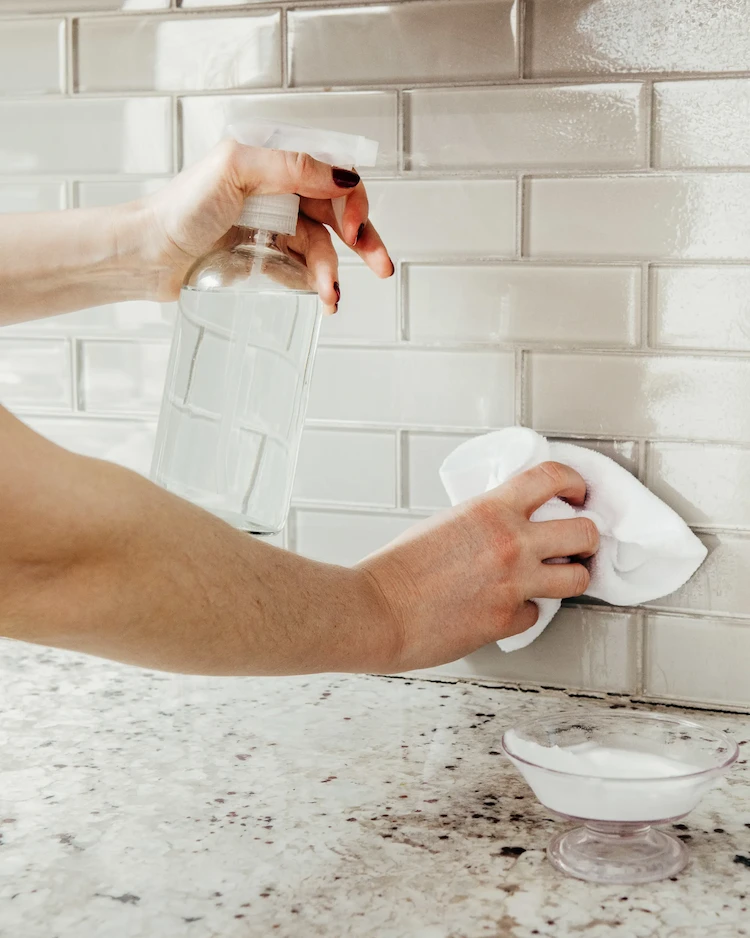 clean greasy tiles with vinegar