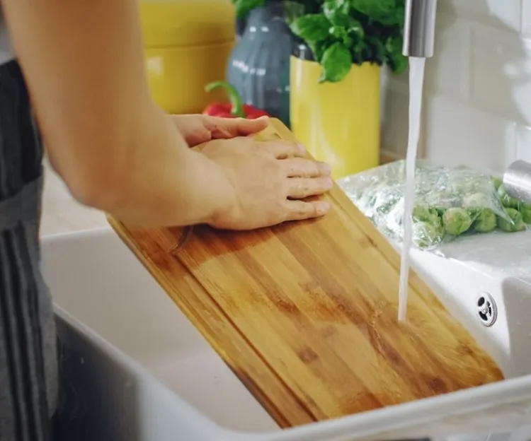clean wooden cutting board after raw meat with soap water solution