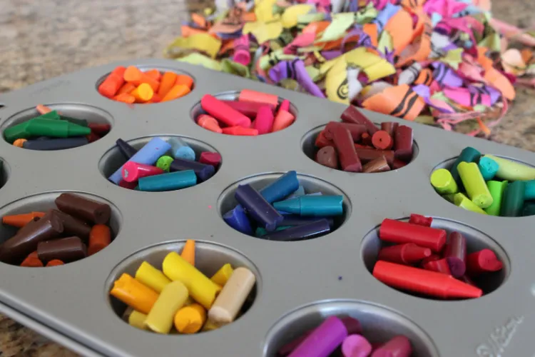 craft ideas for broken crayons