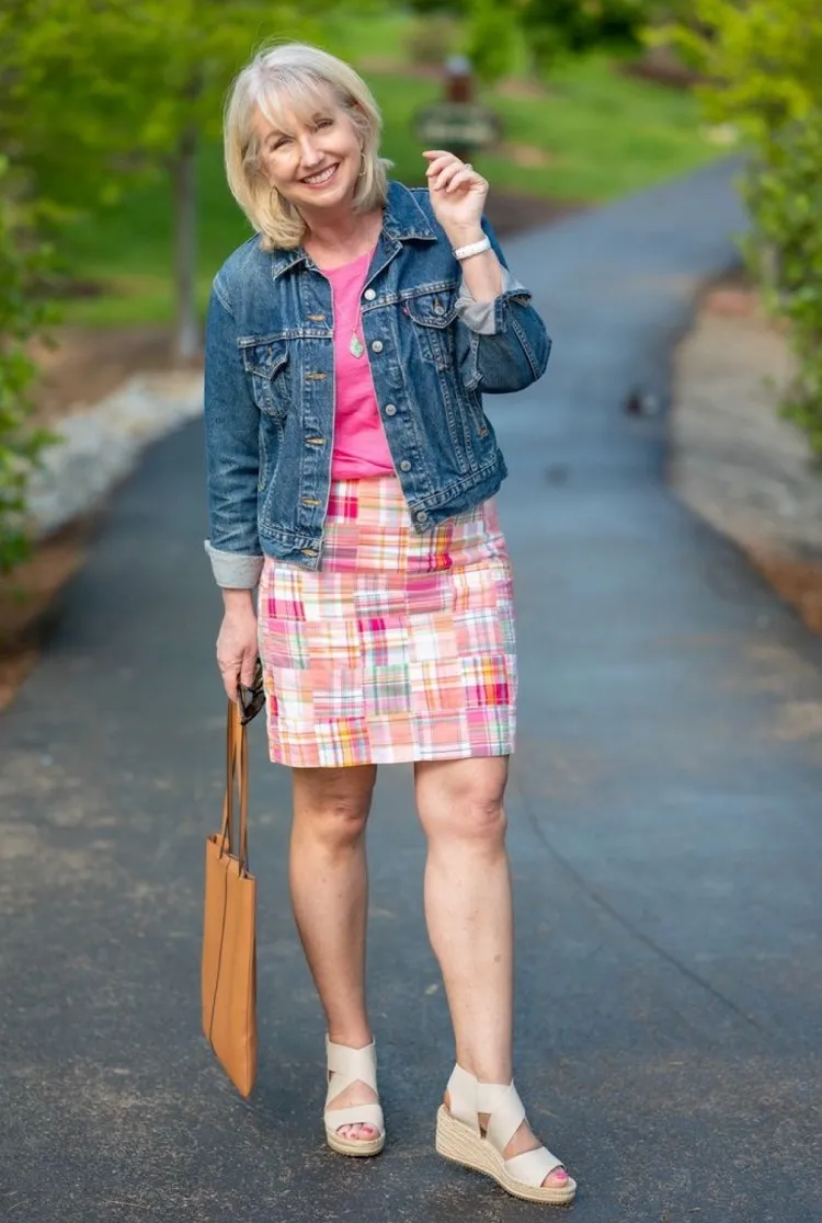 cute outfit ideas for women over 50 short skirt summer 2023