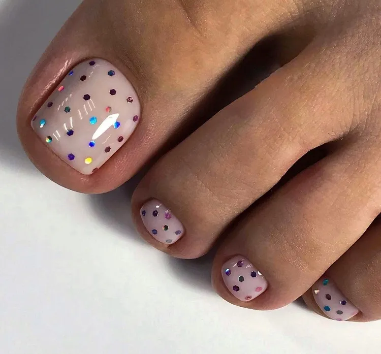 cute simple sprakly polka dot pedicure at home
