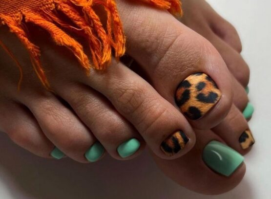 cute toe nail designs for autumn 2023 animal print pedicure