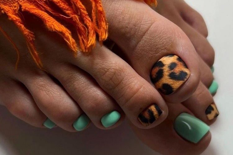 cute toe nail designs for autumn 2023 animal print pedicure
