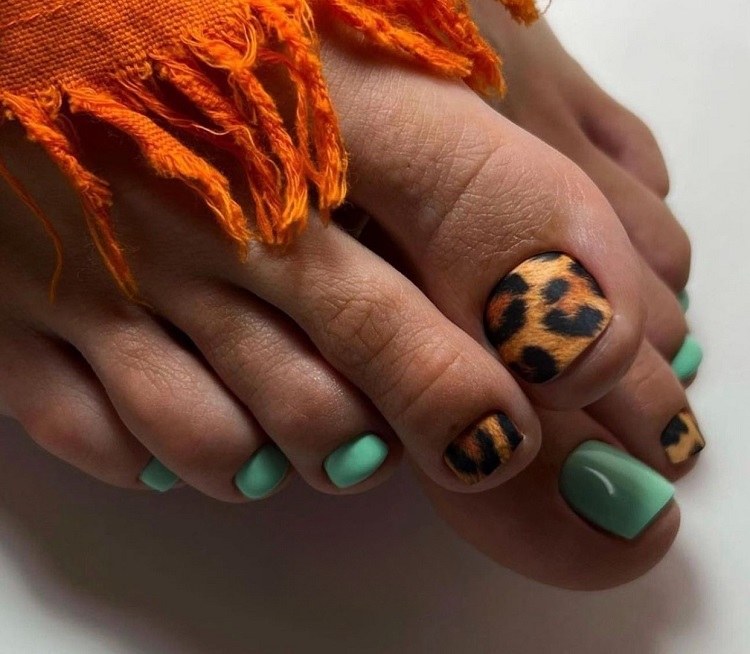 24 Eye Catching Toe Nail Art Ideas You Must Try
