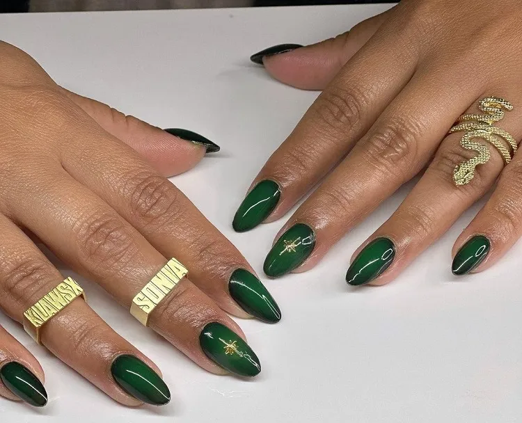 dark green almond shaped nails 2023 autumn trends